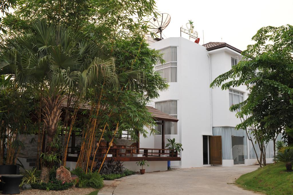 Palm Spring Resort Yangon Exterior photo
